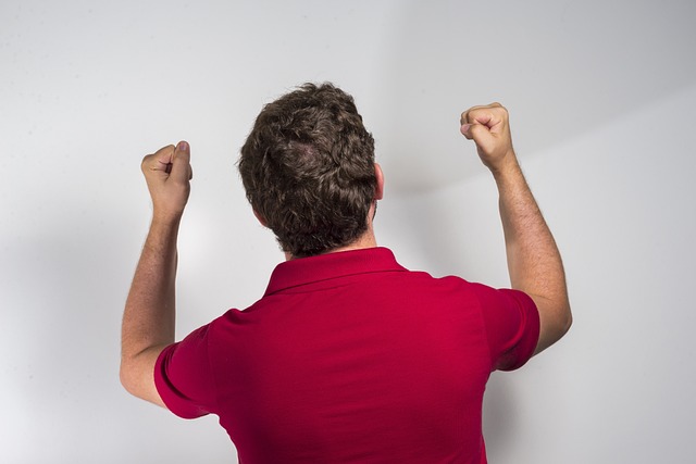 安东内拉偶遇网红街头采访：你是做什么工作的